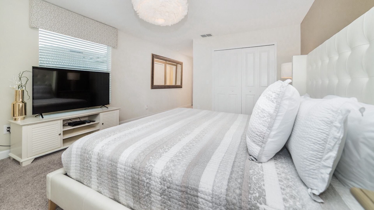 Photo of Bedroom in Bay Lake