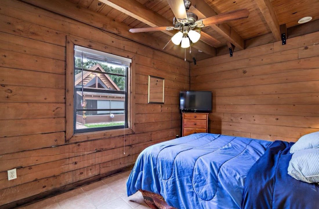 Photo of Bedroom in Okeechobee
