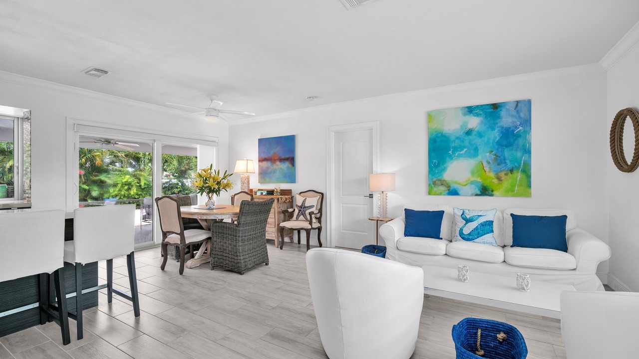 Photo of Livingroom in Lake Ida Shores