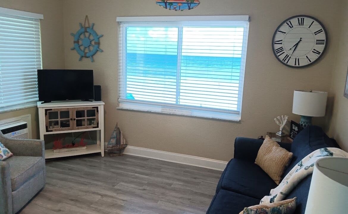 Photo of Livingroom in North Redington Beach