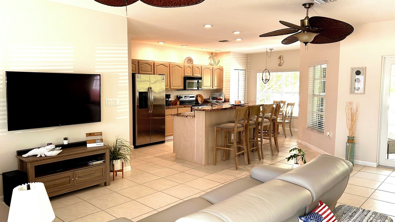 Photo of Livingroom in Venetian Shores