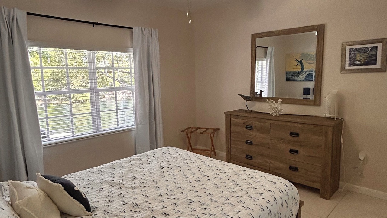 Photo of Bedroom in Venetian Shores