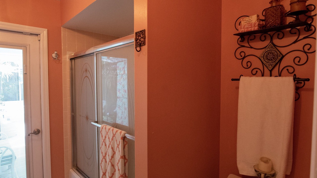 Photo of Bathroom in Caloosahatchee