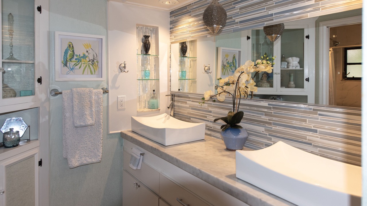 Photo of Bathroom in Caloosahatchee