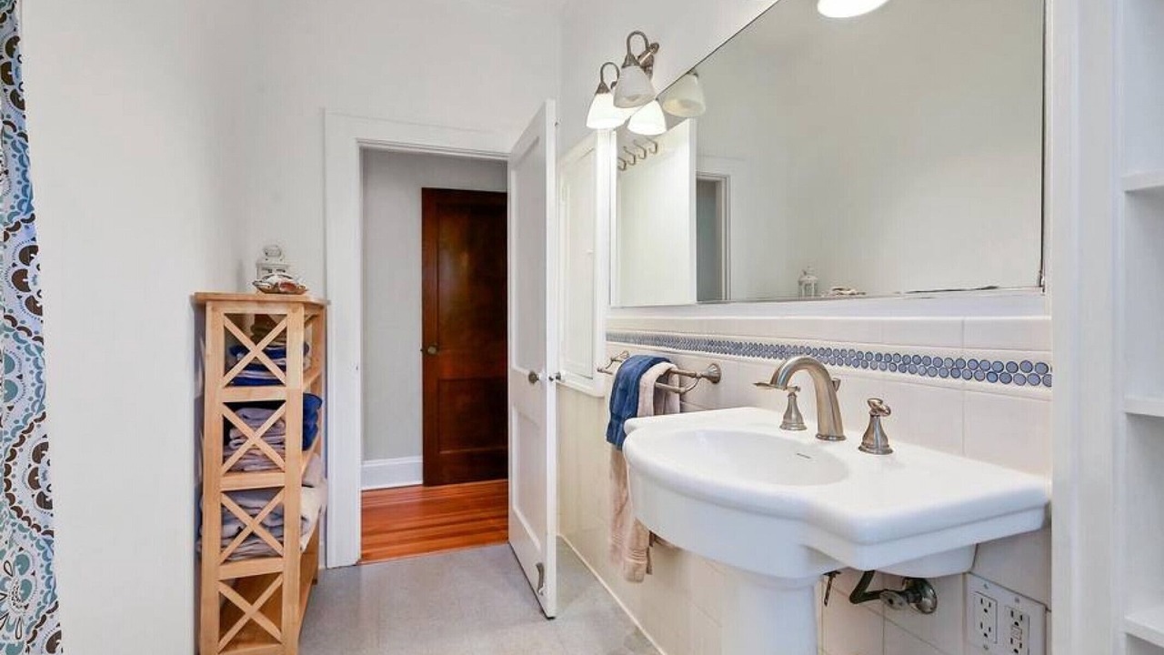 Photo of Bathroom in Indian Beach Sapphire Shores