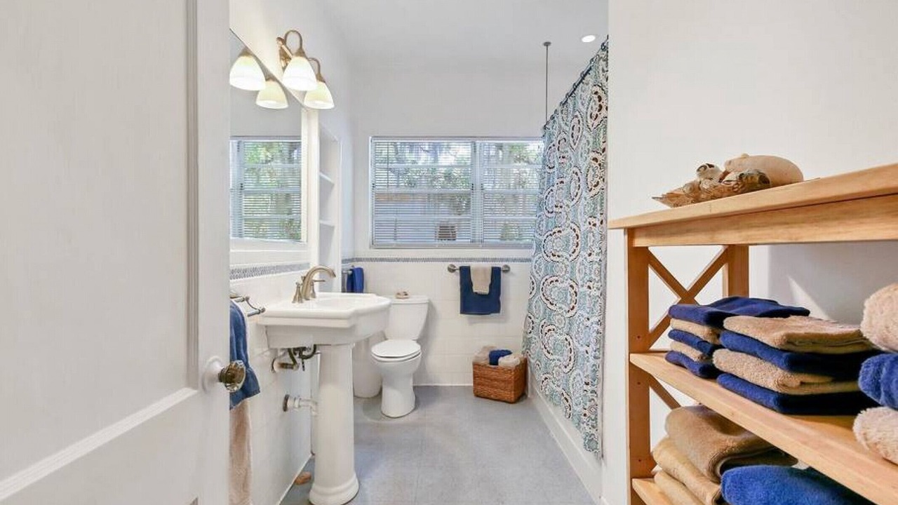 Photo of Bathroom in Indian Beach Sapphire Shores