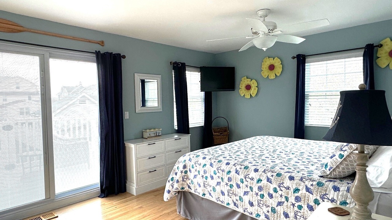 Photo of Bedroom in Wall