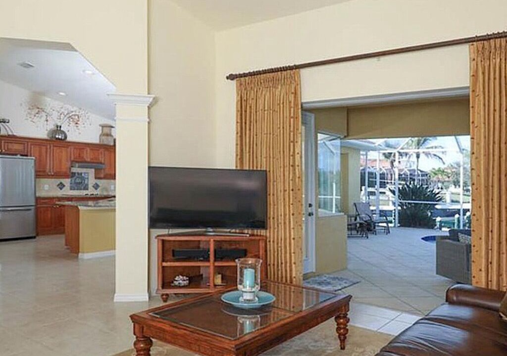 Photo of Livingroom in South Gulf Cove