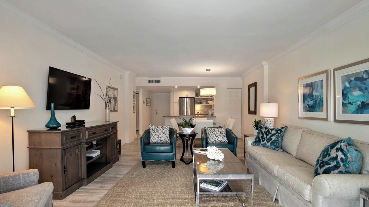 Photo of Livingroom in Vanderbilt Beach
