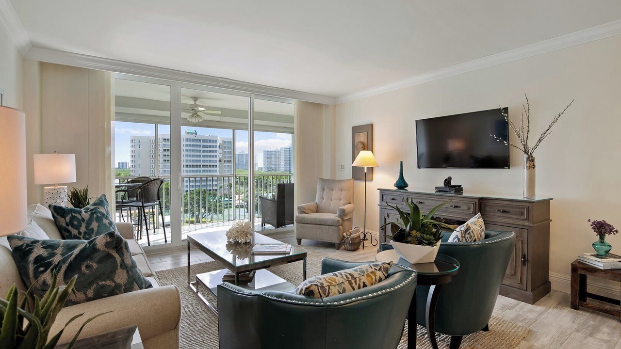 Photo of Livingroom in Vanderbilt Beach