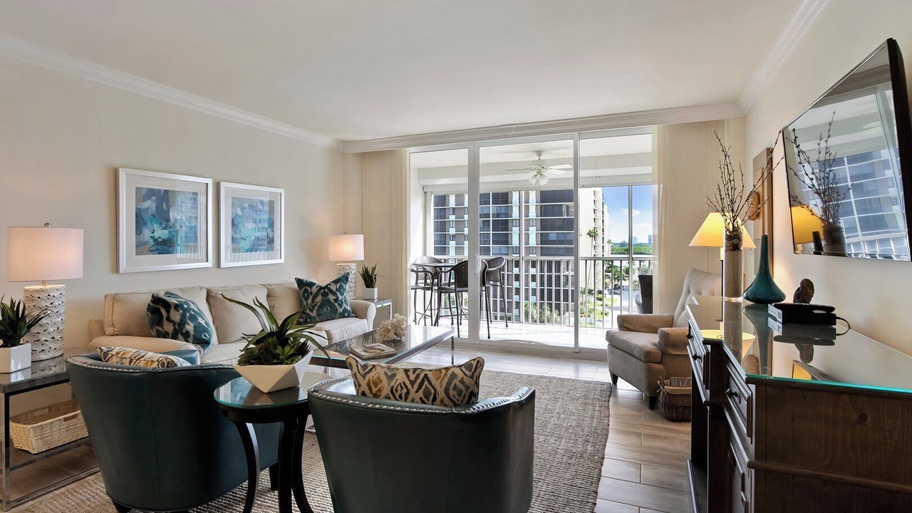 Photo of Livingroom in Vanderbilt Beach