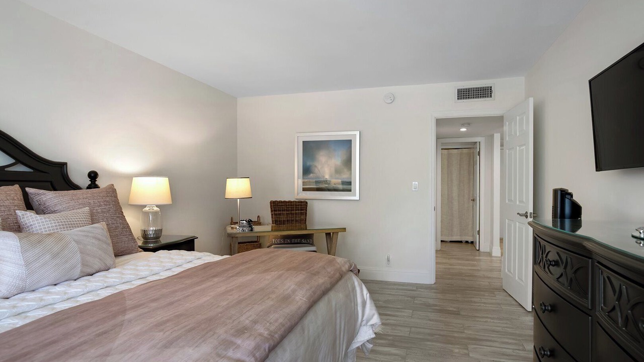 Photo of Bedroom in Vanderbilt Beach