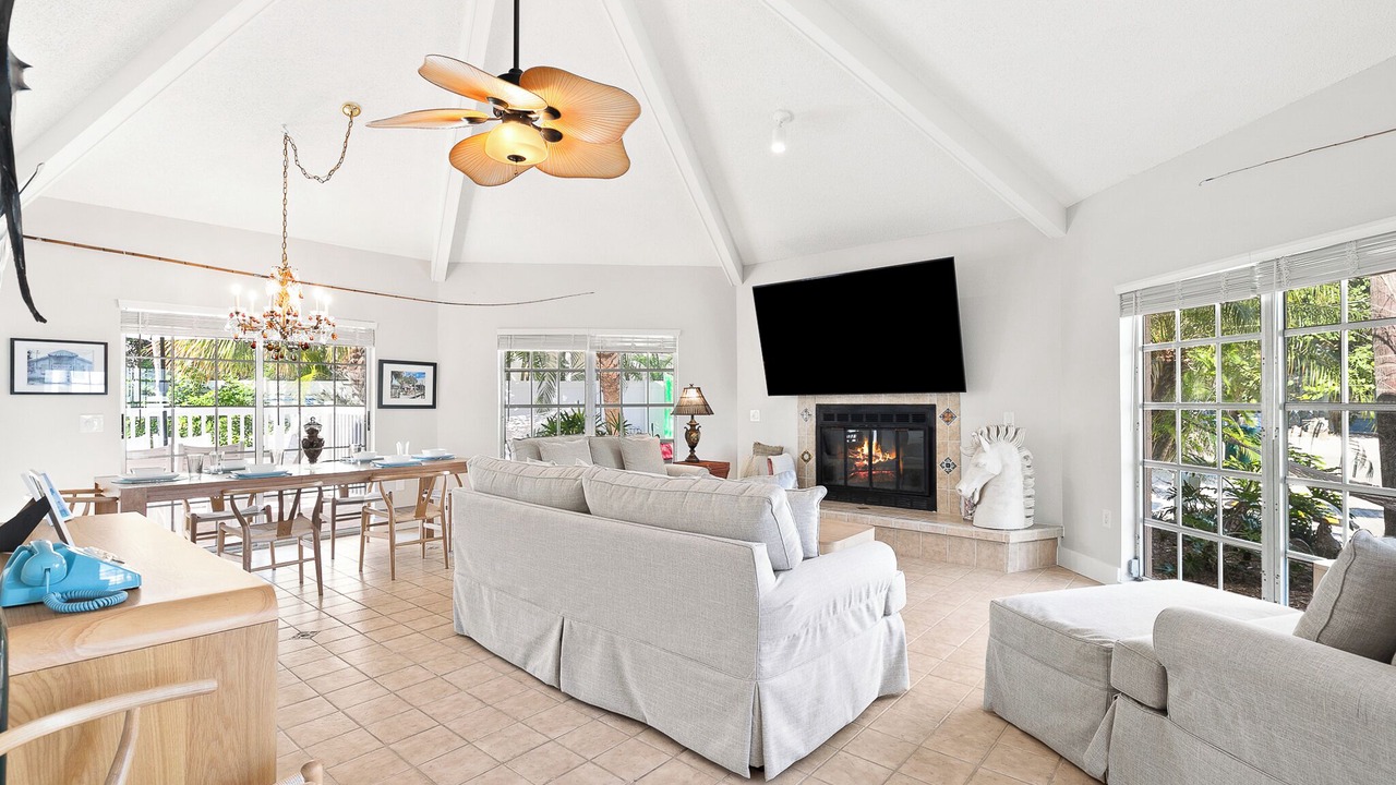 Photo of Livingroom in Holmes Beach