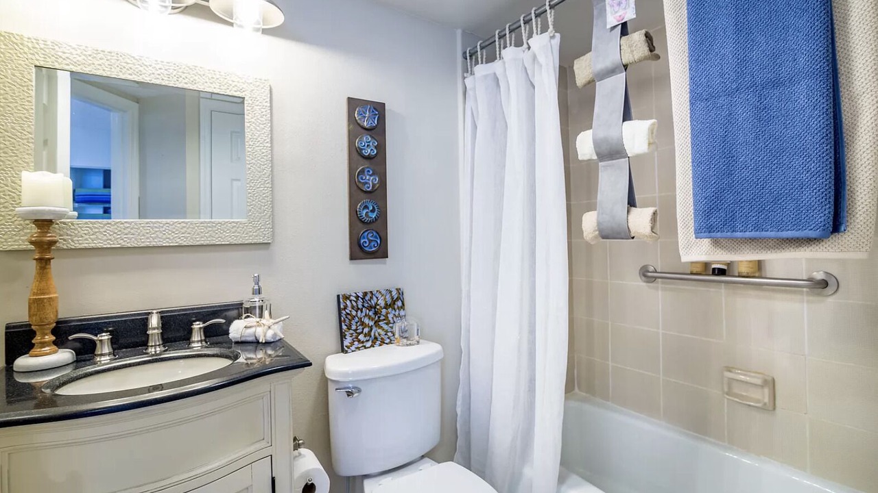 Photo of Bathroom in Canova Beach