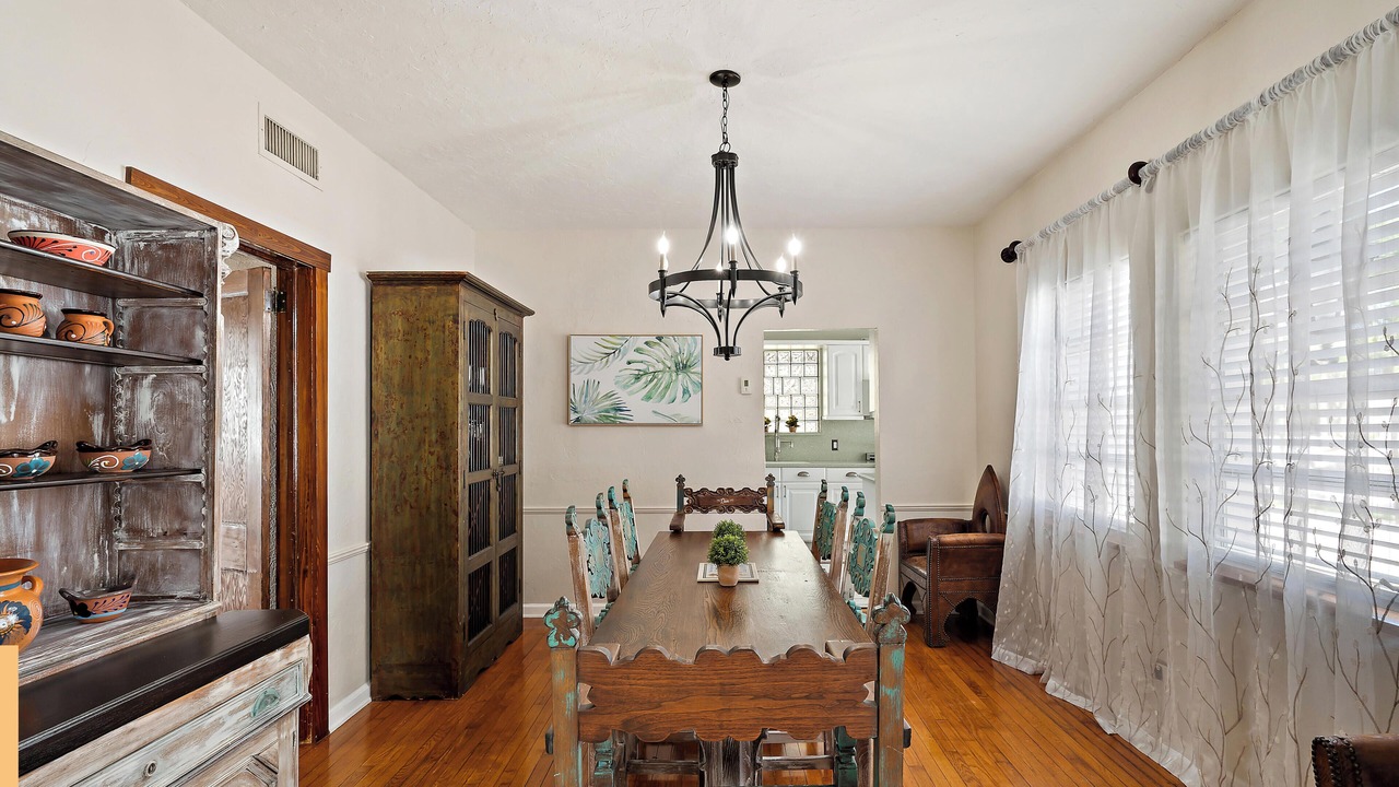 Photo of Livingroom in Old Northwood Historic District