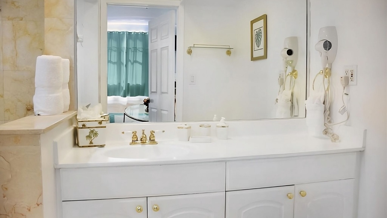 Photo of Bathroom in Flamingo/Lummus