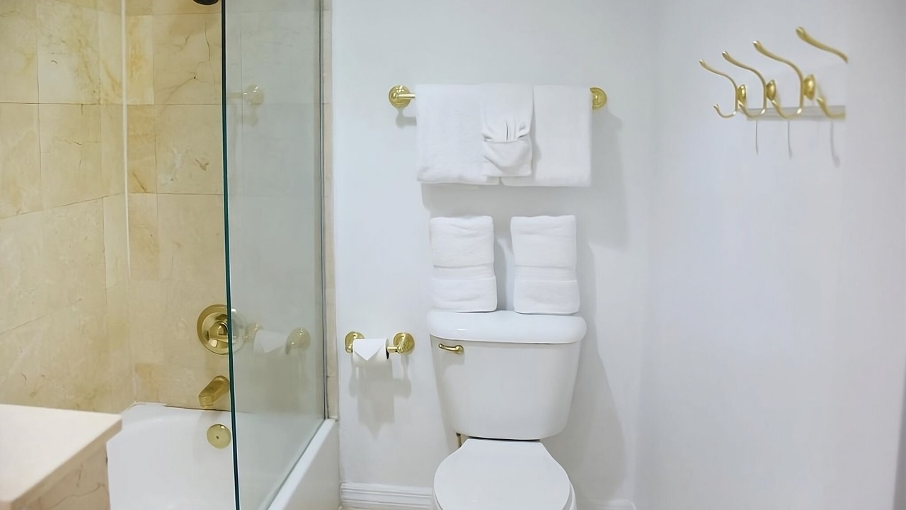 Photo of Bathroom in Flamingo/Lummus
