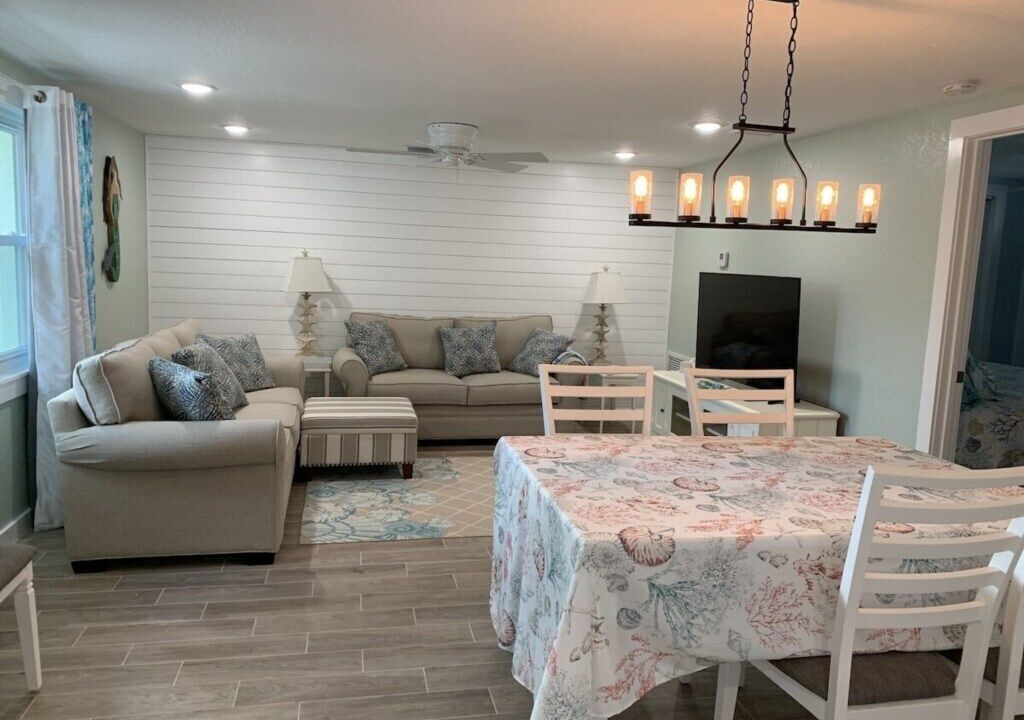 Photo of Livingroom in Holmes Beach