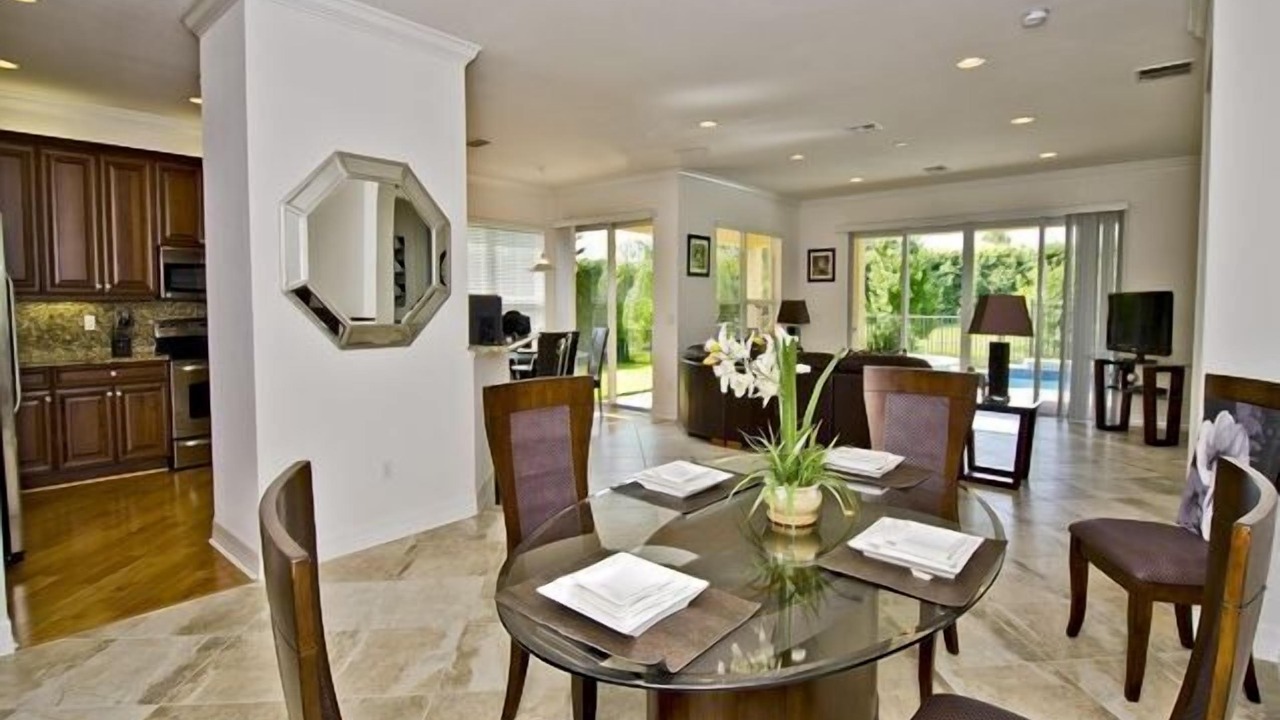 Photo of Bedroom in Marbella Lakes
