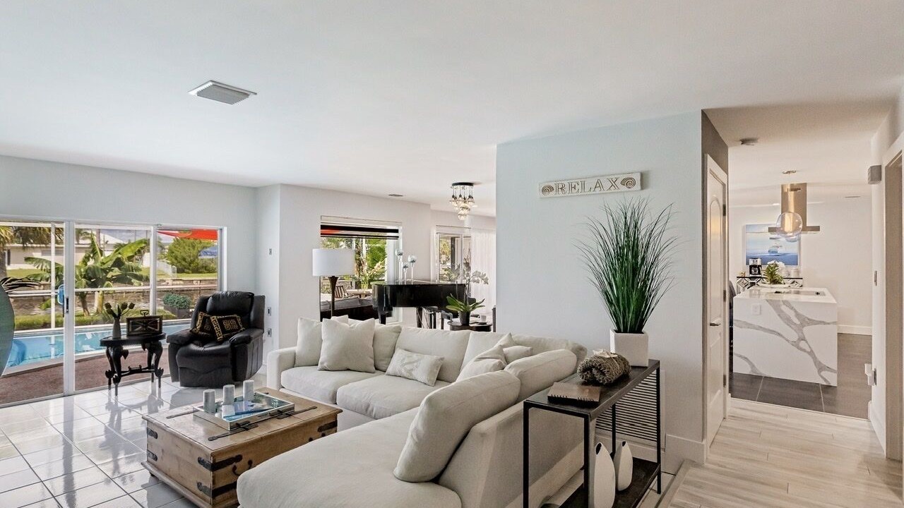 Photo of Livingroom in Edgewater