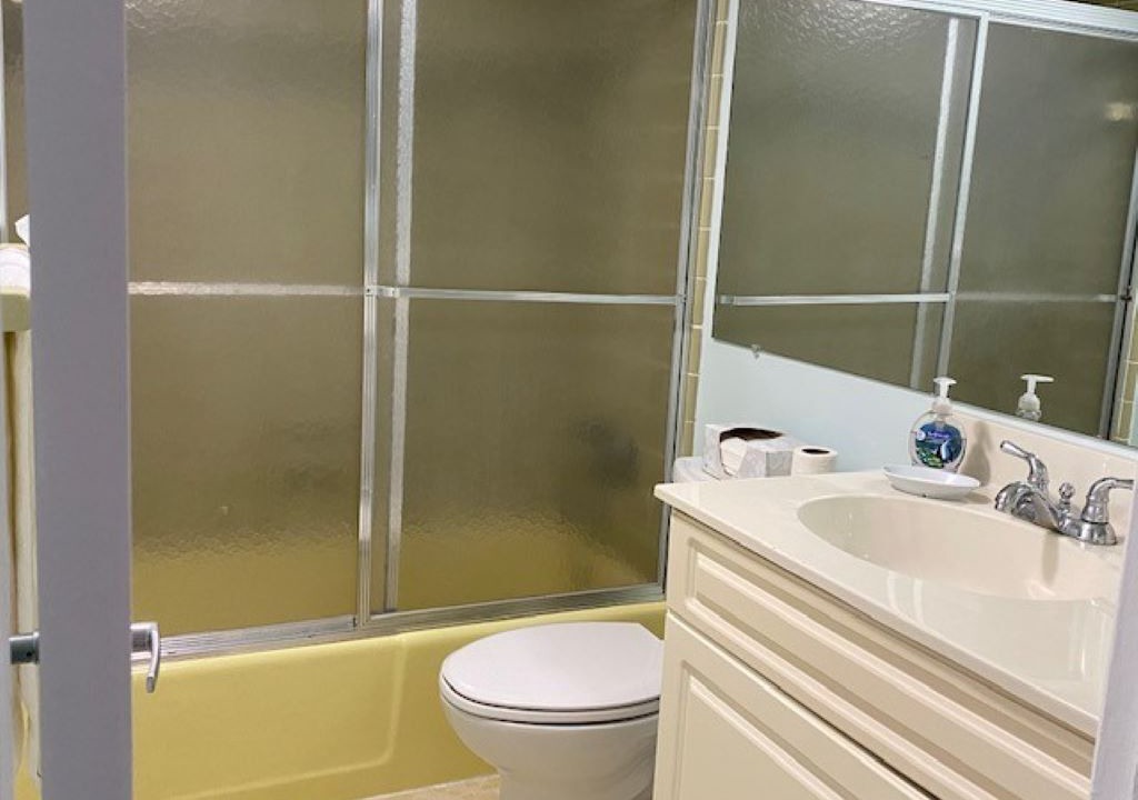 Photo of Bathroom in Caloosahatchee