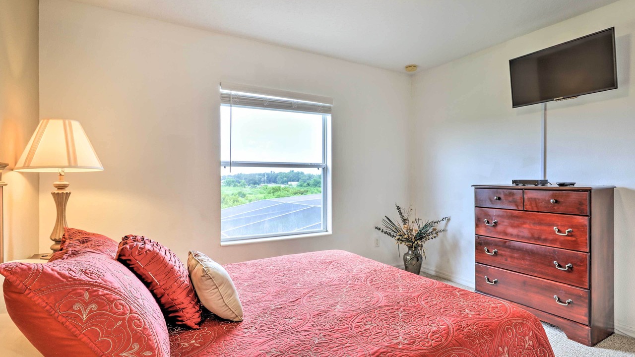 Photo of Bedroom in Crystal Cove