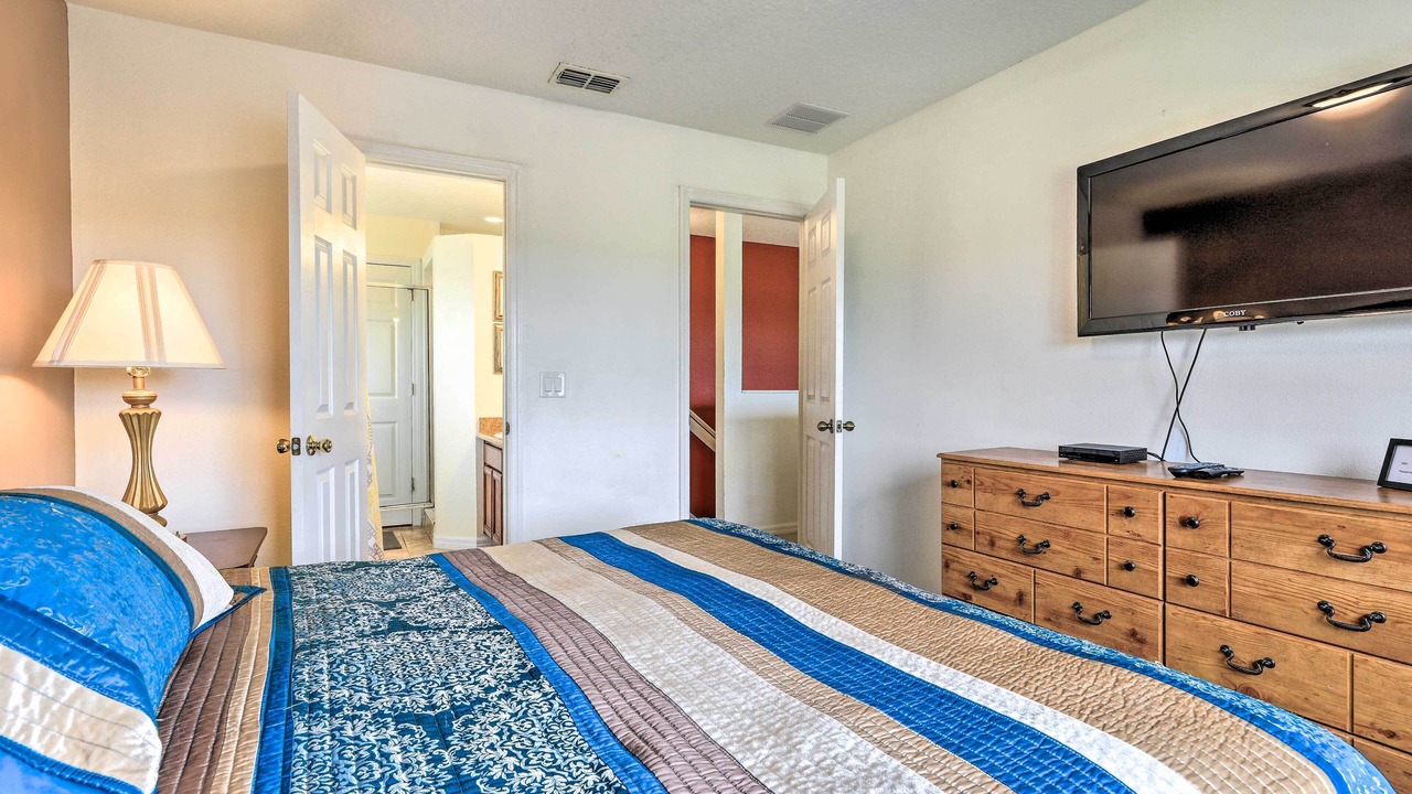 Photo of Bedroom in Crystal Cove