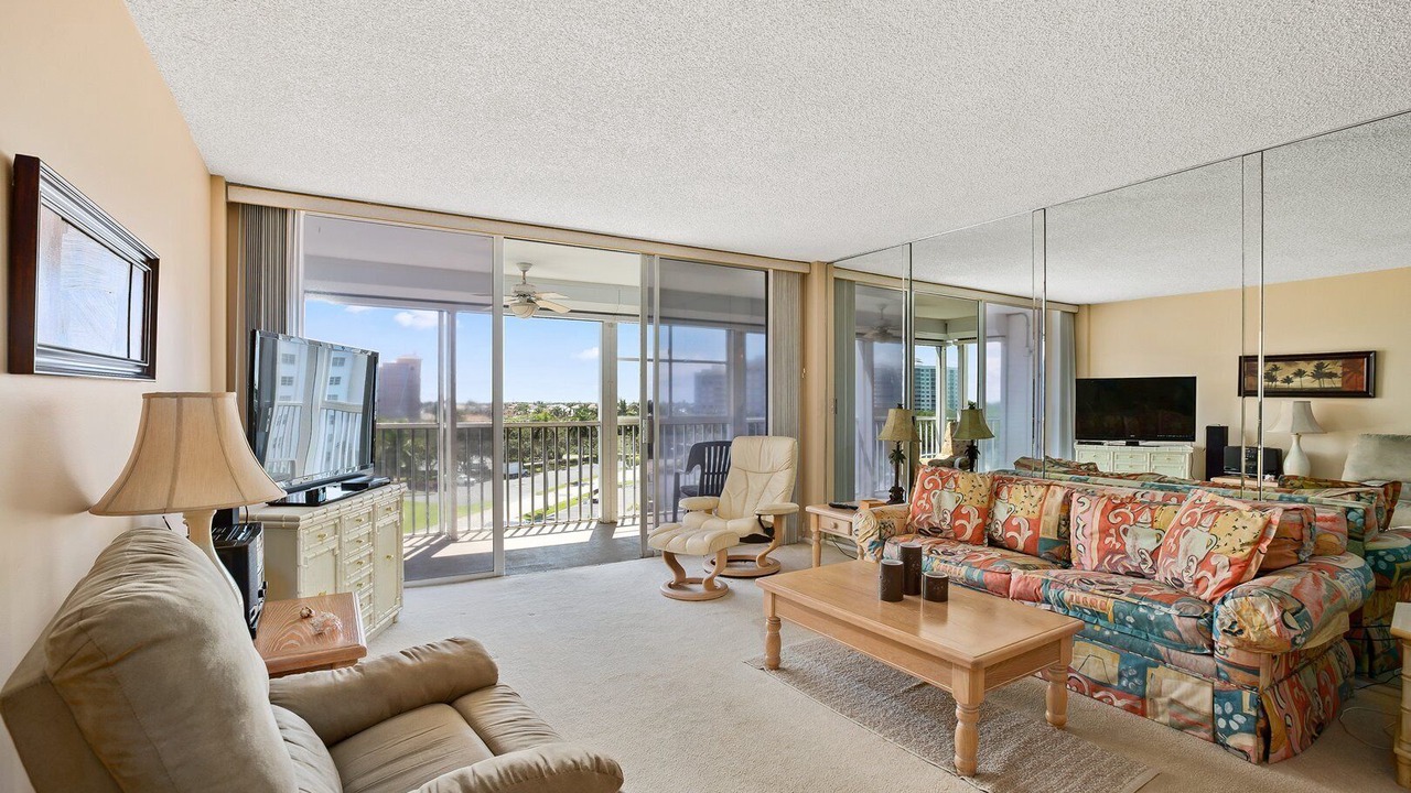 Photo of Livingroom in Vanderbilt Beach