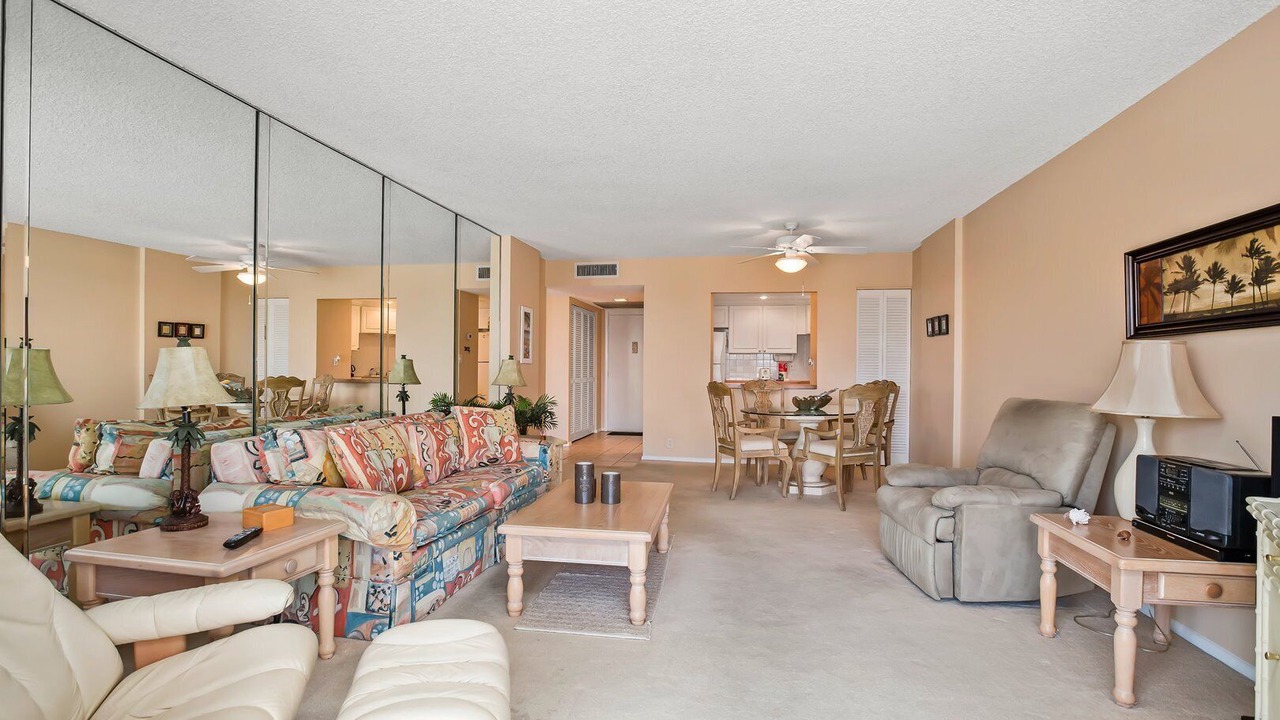 Photo of Livingroom in Vanderbilt Beach