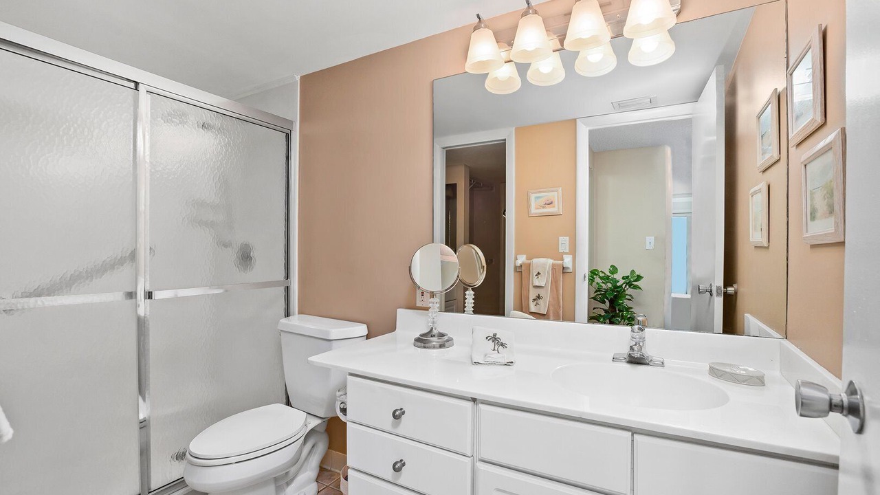 Photo of Bathroom in Vanderbilt Beach