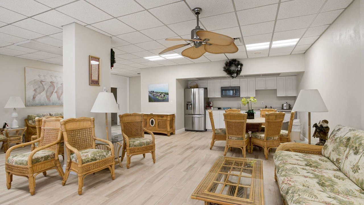 Photo of Livingroom in Vanderbilt Beach
