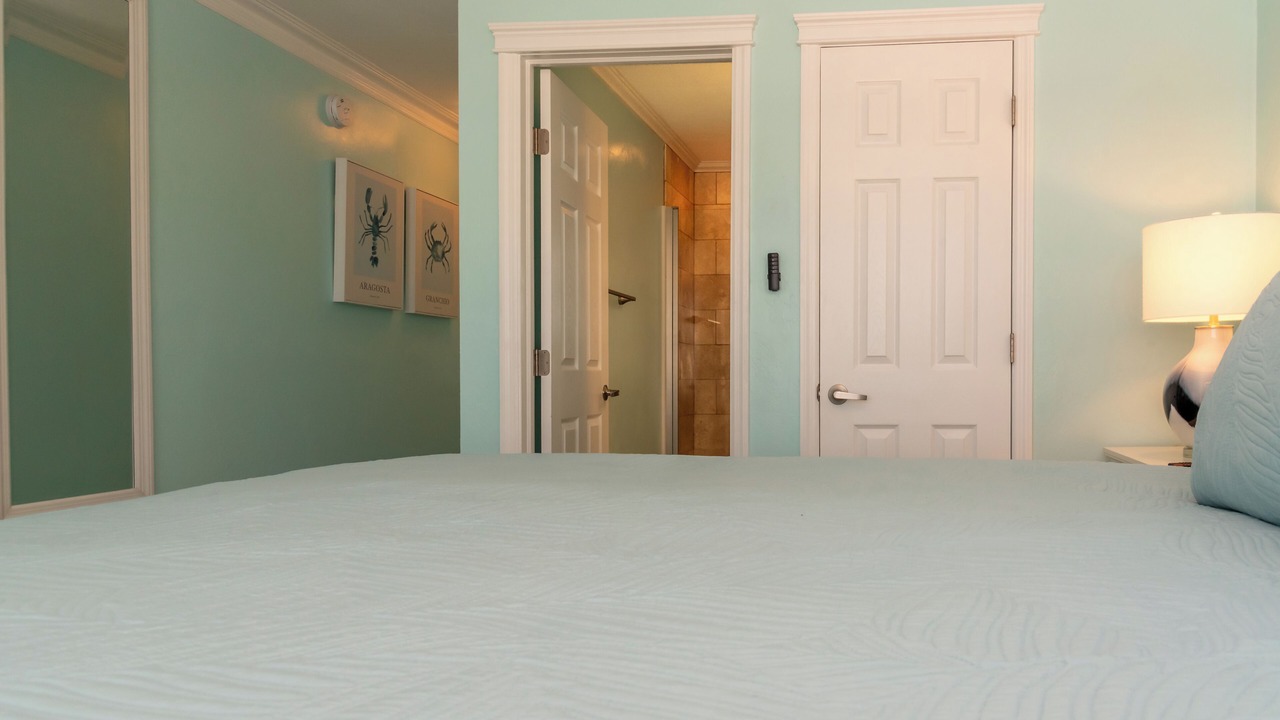 Photo of Bedroom in Mid Island