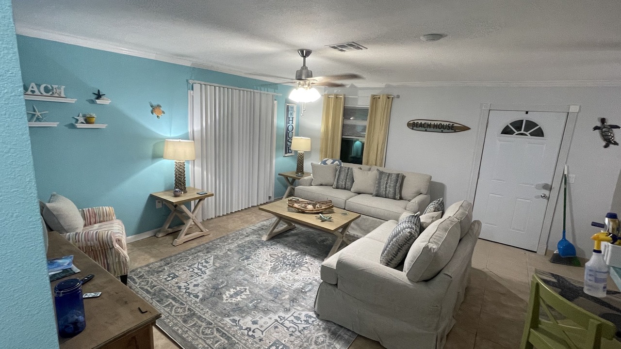 Photo of Livingroom in Englewood