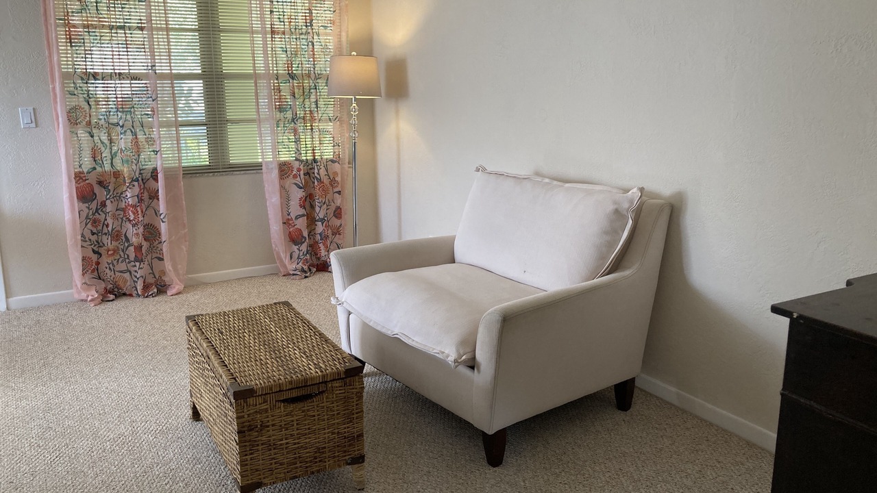 Photo of Livingroom in Historic Uptown