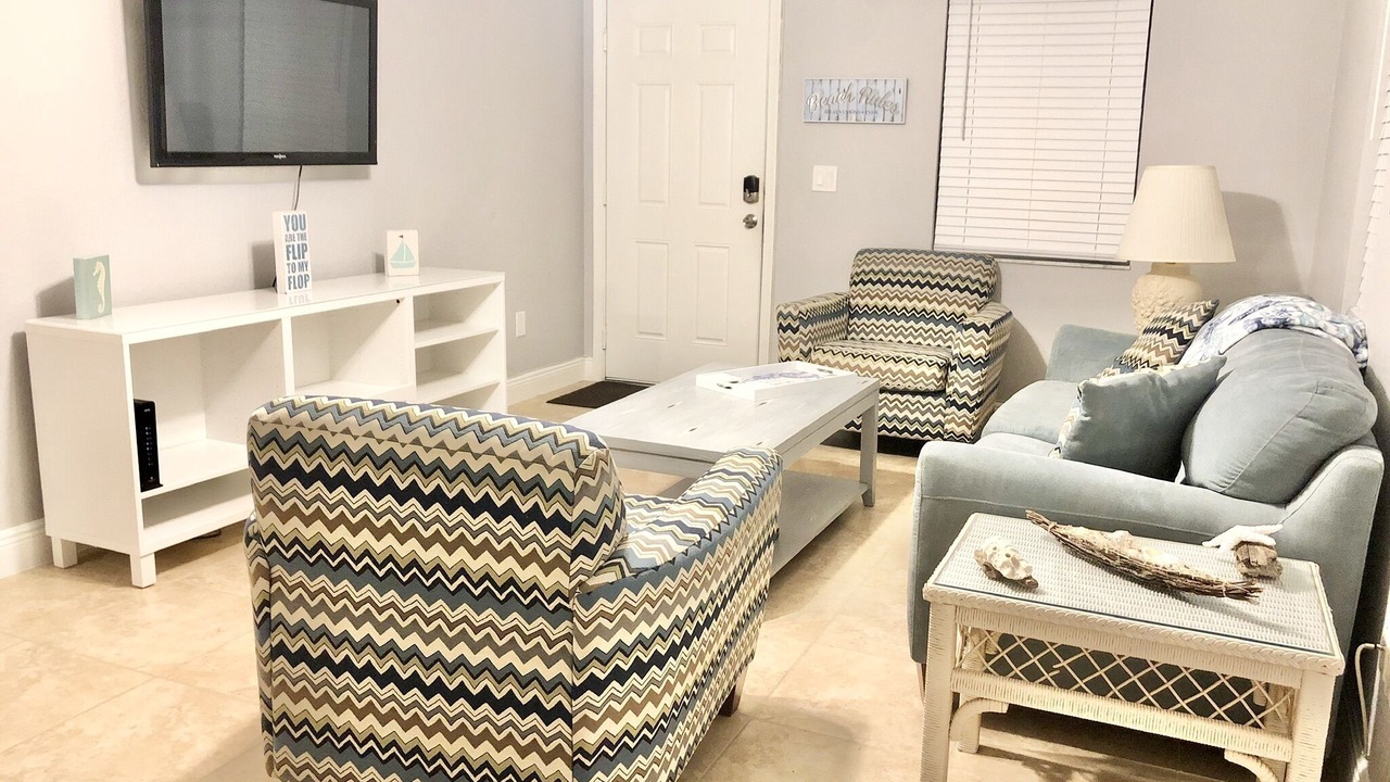 Photo of Livingroom in East Ocean Ave