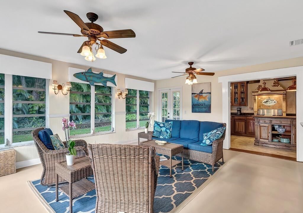 Photo of Livingroom in Central Beach