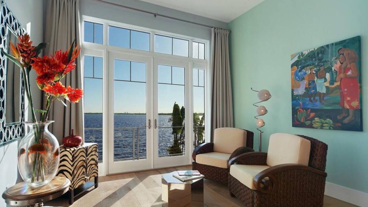 Photo of Livingroom in Yacht Club