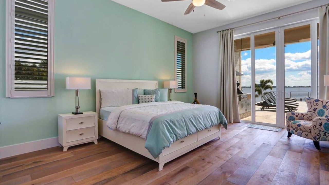 Photo of Bedroom in Yacht Club