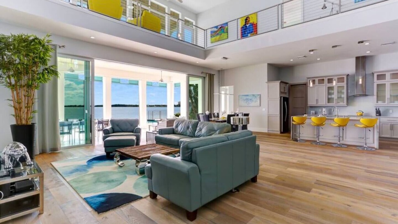 Photo of Livingroom in Yacht Club