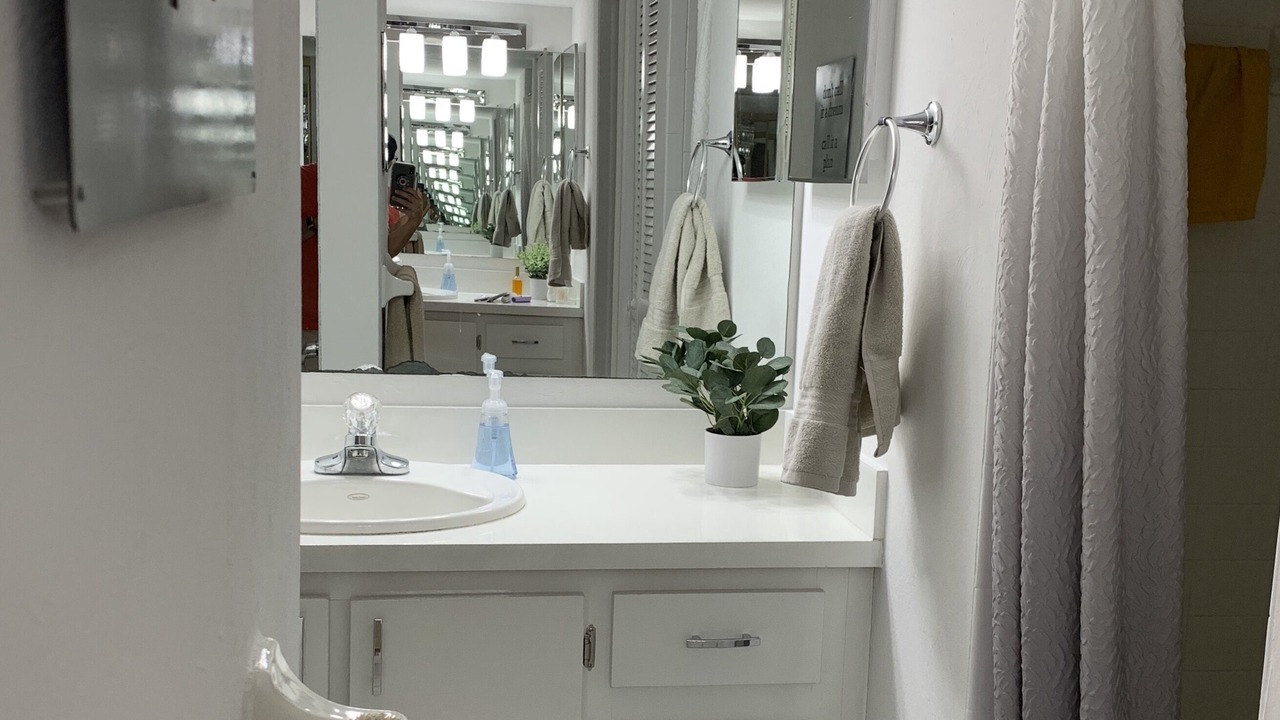 Photo of Bathroom in Caloosahatchee