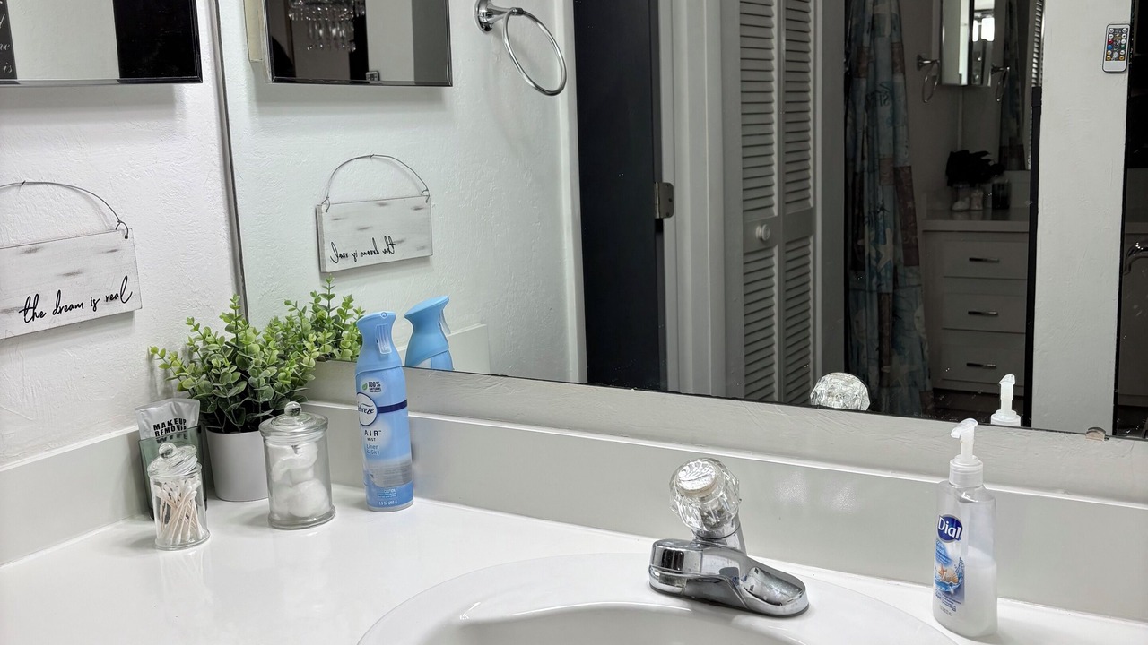 Photo of Bathroom in Caloosahatchee
