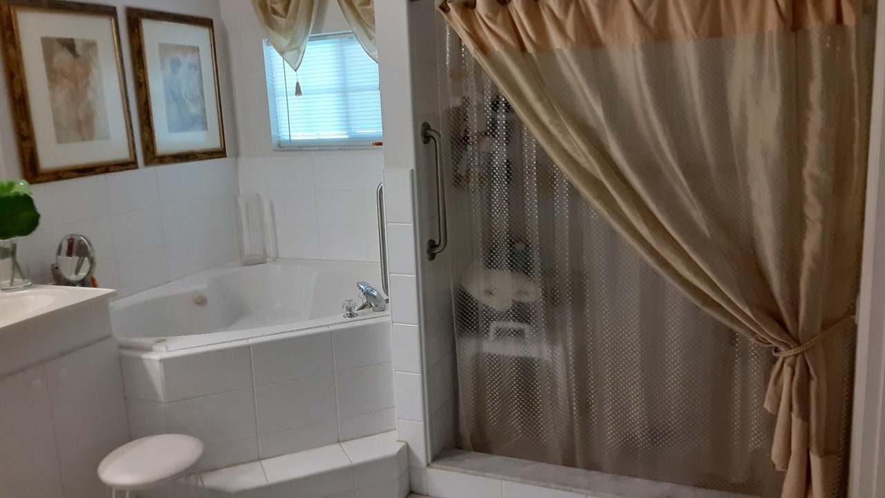 Photo of Bathroom in June Park