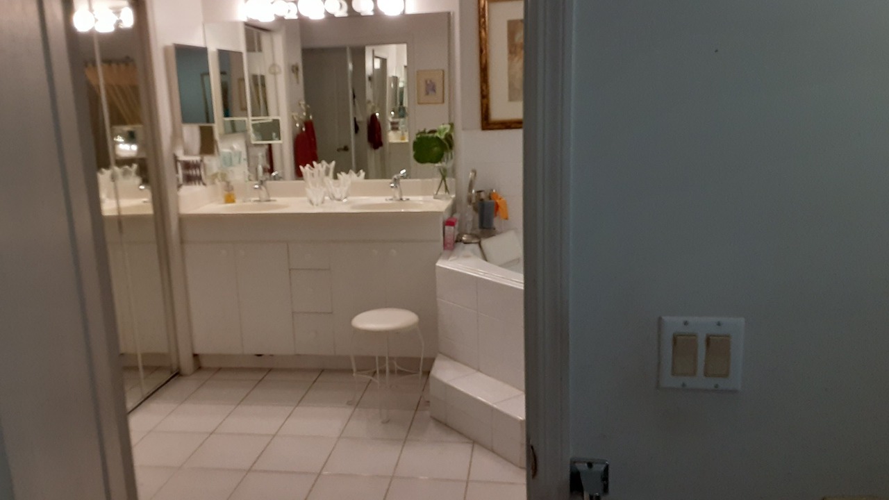 Photo of Bathroom in June Park
