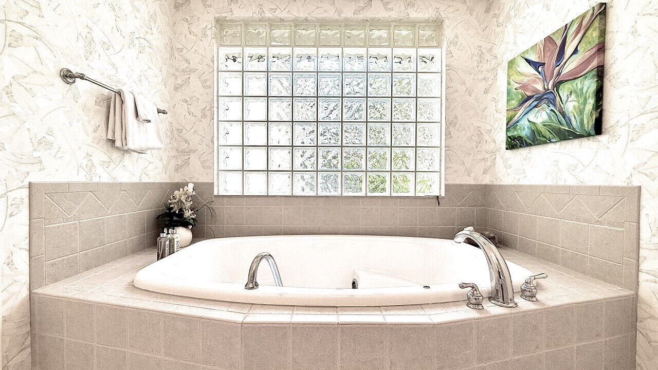 Photo of Bathroom in Marathon