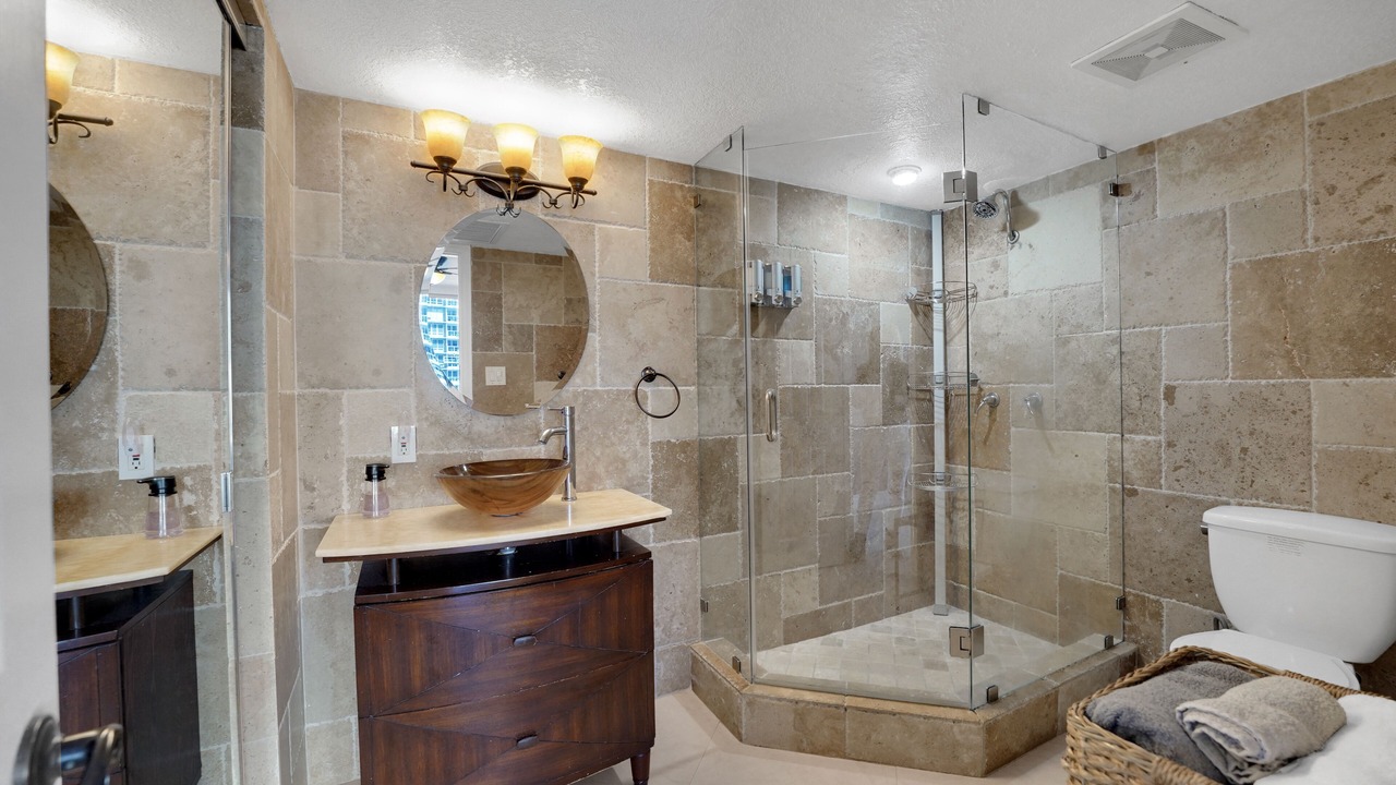 Photo of Bathroom in Galt Mile