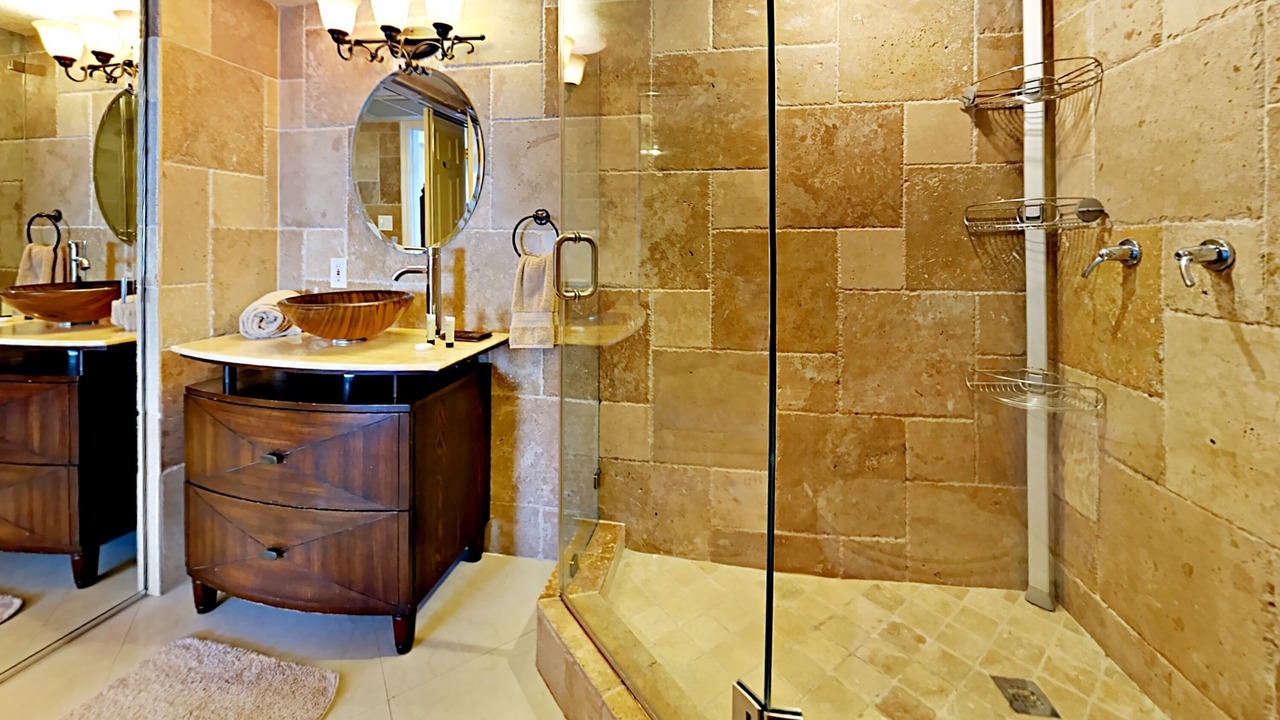 Photo of Bathroom in Galt Mile