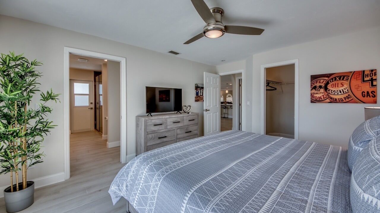 Photo of Bedroom in Yacht Club
