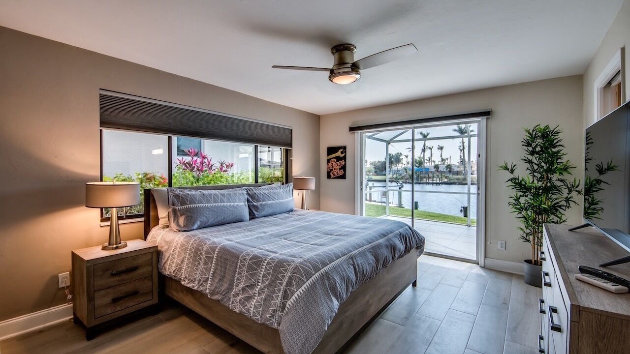 Photo of Bedroom in Yacht Club