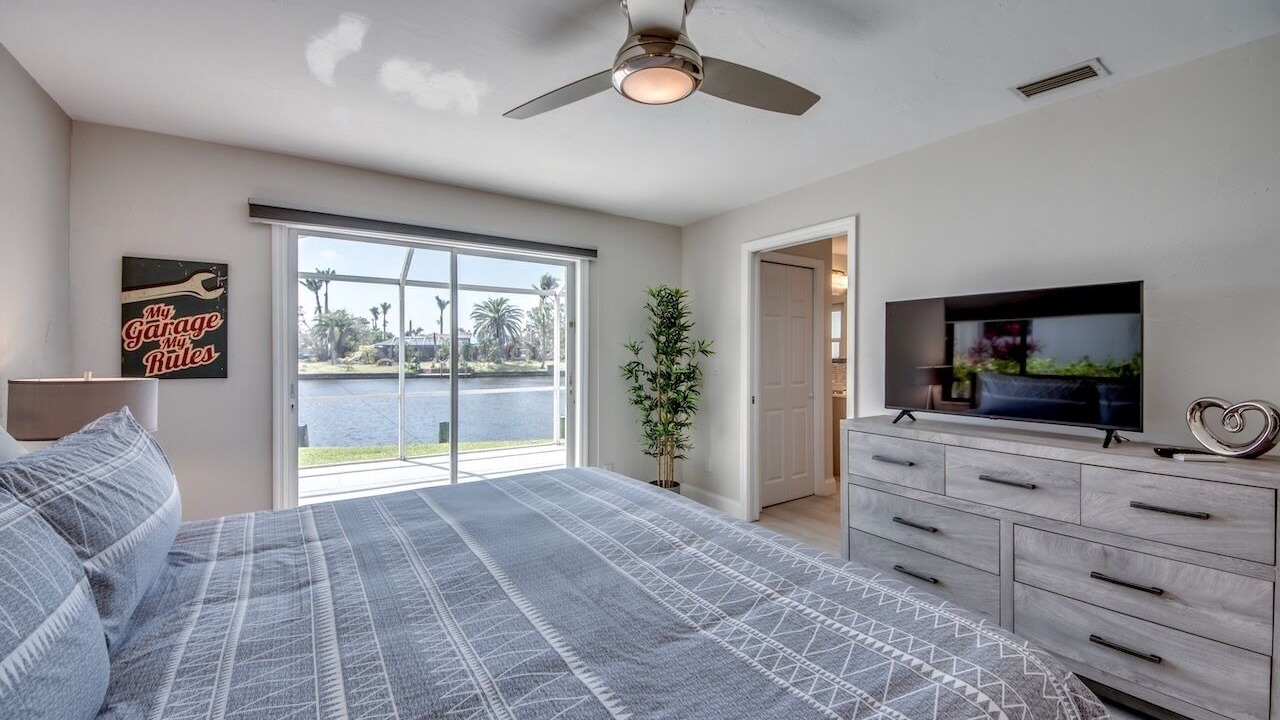 Photo of Bedroom in Yacht Club
