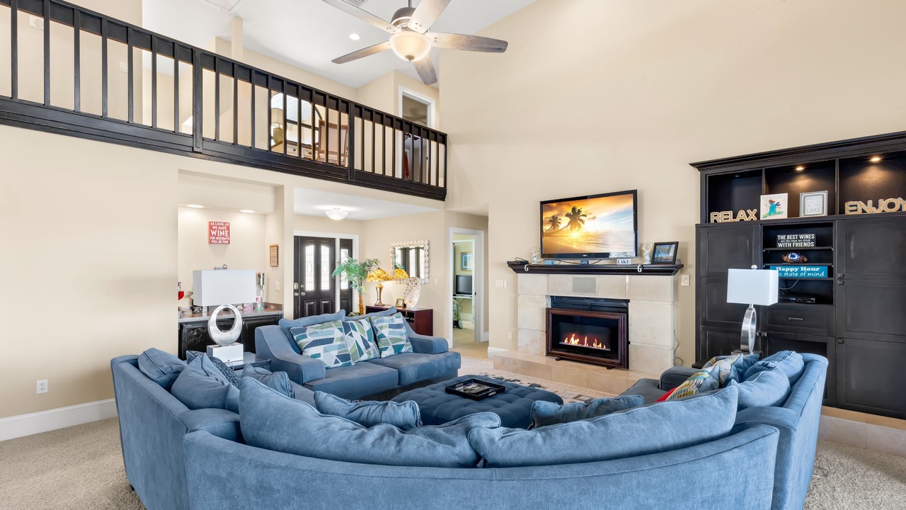 Photo of Livingroom in Lake Shore Estates